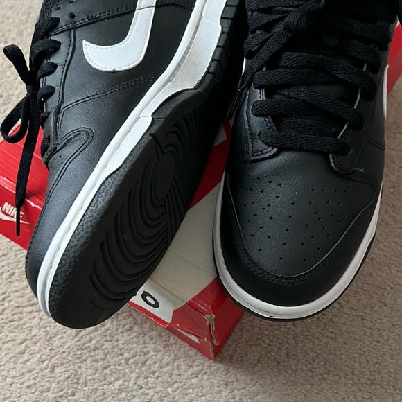 Reverse Panda Dunk Low - Picture 4 of 6